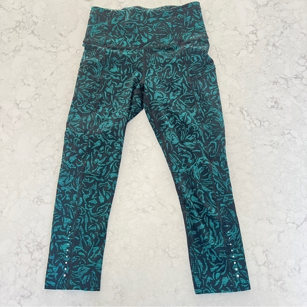 Lululemon Fast & Free Crop (19")
Thrive Viridian Green Black